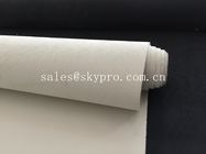 Тексуре шеврона цвета естественного листа пенистого каучука черно-белое на дне