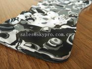 Случайные подошвы тапочки пенистого каучука с пластмассой логотипа печатания связывают камуфлирование массажа