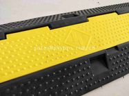 Протектор шнура желтой куртки канала продуктов 3 кабеля отлитый в форму крышкой резиновый на открытом воздухе