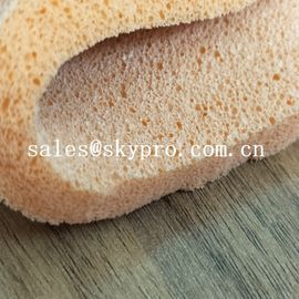 Подгонянные закрытой продукты клетки отлитые в форму губкой резиновые, высокий лист резины губки надежности