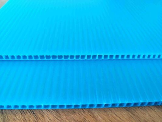 Ультрафиолетоустойчивый, водонепроницаемый пластиковый лист, подлежащий переработке, гофрированный ПП лист для промышленной упаковки