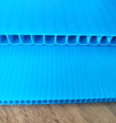 Рециклируемый водонепроницаемый PP пластиковый гофрированный лист для упаковки коробки