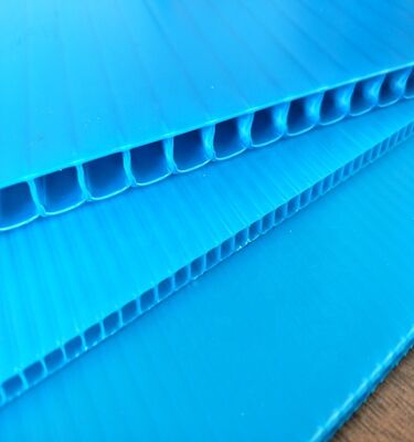 Рециклируемый водонепроницаемый PP пластиковый гофрированный лист для упаковки коробки