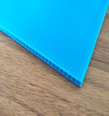 Рециклируемый водонепроницаемый PP пластиковый гофрированный лист для упаковки коробки